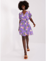 Svetlo fialové kvetinové šaty s opaskom