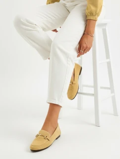 Dámske semišové mokasíny s kovovou prackou žlté FashionStreet ZY1360