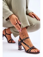 Lakierowane Sandałki Na Ozdobnym Słupku D&A CR-232 Czarne