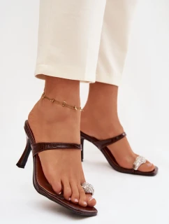 Žabky na podpätku model 225134 Krok vo veľkom štýle