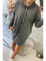 Šaty s kravatou v grafitovej farbe