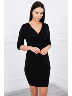 Priliehavé šaty s výrezom pod prsiami čiernej farby