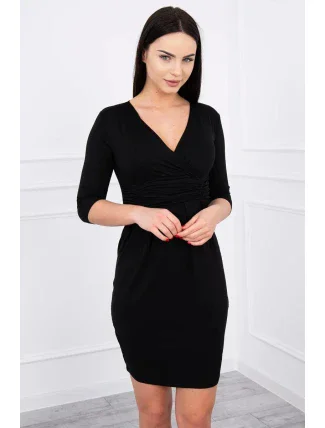 Priliehavé šaty s výrezom pod prsiami čiernej farby
