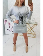 Zateplené šaty s ozdobným pásikom šedej