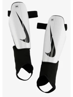 Futbalové chrániče Nike Charge DX4608-100
