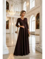 309-14 AMBER elegantné dlhé čipkované šaty s výstrihom - čokoládové