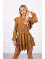 Šaty s vertikálnymi volánikmi camel
