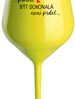 ...PROTOŽE BÝT DOKONALÁ NENÍ PRDEL... - žlutá nerozbitná sklenice na víno 470 ml