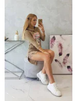 Šaty s dlhším chrbtom a farebnou ťavou potlačou