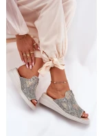 Klapki Damskie Na Koturnie Z Zamkiem Zwierzęcy Wzór Beżowe Irriva