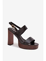 Sandále na podpätku model 226116 Vykročte štýlovo