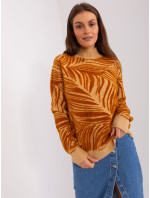 Dámsky rolákový sveter so vzormi v ťavej farbe