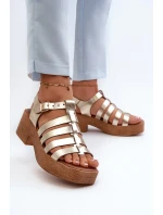 Sandále na podpätku model 198812 Krok v štýle Sandále na podpätku model 198812 Krok v štýle