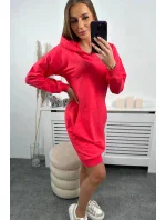 Malinové šaty s kapucňou