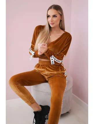 Velúrová súprava s nápisom Queen camel