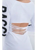 Otrhané biele šaty