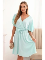 Šaty so skladaným výstrihom mätovej farby