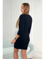 Rebrované šaty s viazaným výstrihom čiernej