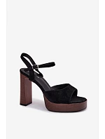 Sandále na podpätku model 226118 Krok vo veľkom štýle