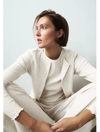 Svetr Versatile Rib Cardigan LSL v krémovej farbe Silk White – TRIUMPH Svetr Versatile Rib Cardigan LSL v krémovej farbe Silk White – TRIUMPH