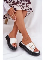 Klapki Damskie Na Masywnej Platformie Z Ozdobną Klamrą Białe Zelori