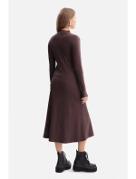 B299 Rebrované midi šaty s asymetrickým pásom - tmavá čokoláda
