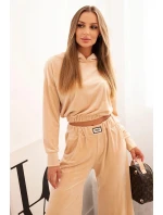 Dámska velúrová súprava so širokými nohavicami a mikinou s kapucňou béžová Dámska velúrová súprava so širokými nohavicami a mikinou s kapucňou béžová
