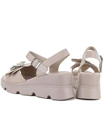 Dámske kožené sandále na platforme béžovej farby Vinceza 26-79615