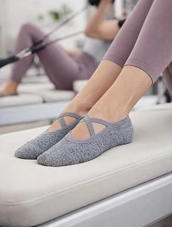 12995 PONOŽKY NA JOGU A PILATES