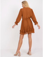 Hnedé krátke šaty s volánom a dlhými rukávmi od Winona OCH BELLA