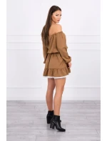 Šaty s otvorenými ramenami a čipkou camel Šaty s otvorenými ramenami a čipkou camel