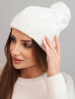 Dámska zimná čiapka z vlny s hrubým pleteným vzorom K458 biela