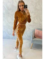 Velúrová súprava s nápisom Queen camel