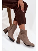 Zamszowe Botki Na Słupku Ocieplane Z Ozdobnym Detalem Artiker 57C0014 Beżowe