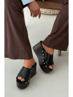 Dámské pantofle na platformě s cvočky černé Mareline