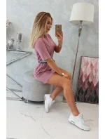 Šaty s ozdobným pásikom tmavo ružové Šaty s ozdobným pásikom tmavo ružové