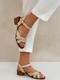 Sandále na podpätku model 210706 Vykročte štýlovo