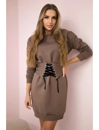 Zateplené šaty s ozdobným opaskom mocca