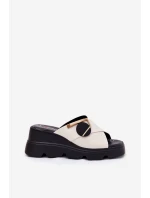 Eleganckie Skórzane Klapki Damskie Na Koturnie Z Ozdobą Artiker 56C1585 Beżowe