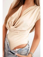 Dámska saténová blúzka s hlbokým výstrihom béžová