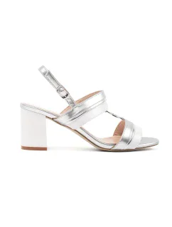 Zaujímavé dámske strieborné sandále na širokom podpätku