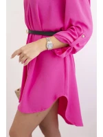 Šaty s dlhším chrbtom a pásom ružovej farby Šaty s dlhším chrbtom a pásom ružovej farby