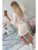 Pozoruhodné púdrovo ružové šaty s 3D grafikou