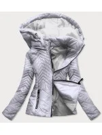 Krátka šedá prešívaná dámska bunda s kapucňou (B9566)