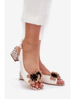 Skórzane Sandały Damskie Na Klocku Z Ozdobnym Kwiatem Laura Messi 2973 Białe