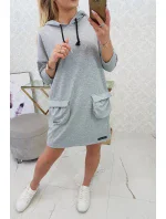 Šedé šaty s kapucňou