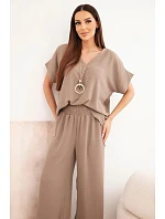 Súprava s náhrdelníkom blúzka + nohavice fango Súprava s náhrdelníkom blúzka + nohavice fango