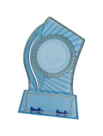 Plastová trofej - transparentná zlatá s priestorom na 50 mm vložku a plaketu s rozmermi 65 mmX23 mm T-M
