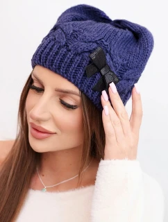 Dámska zimná čiapka s ozdobnou mašľou a vrkočovým vzorom K438 tmavo fialová