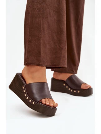 Dámské pantofle na platformě se zlatými sponami hnědé Arionne